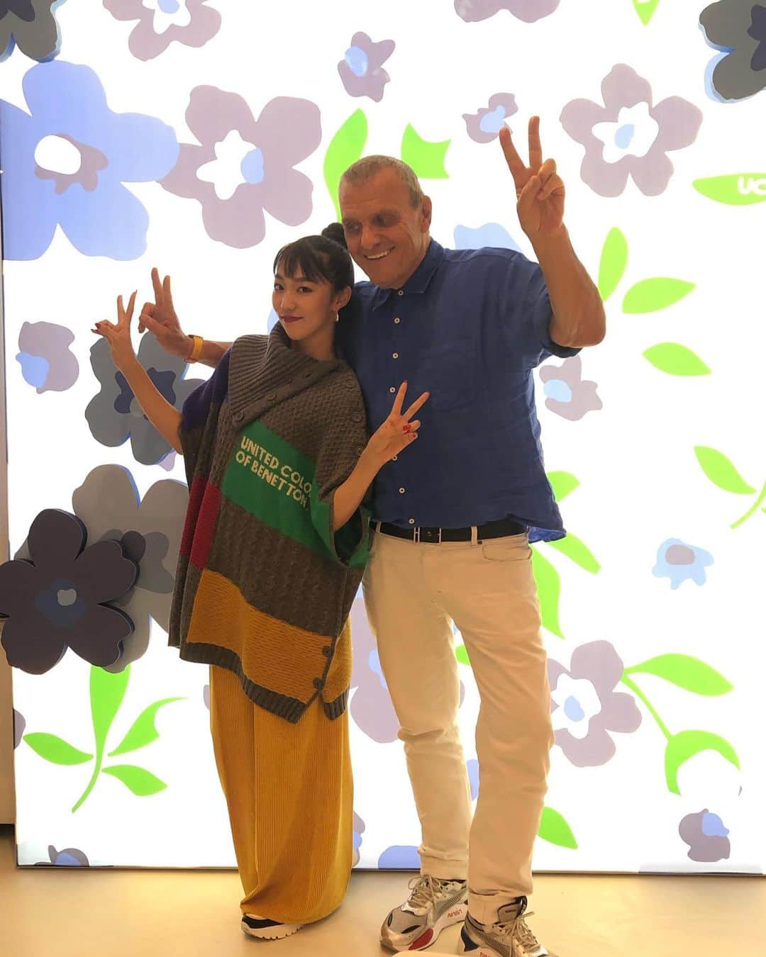 重留真波さんのインスタグラム写真 - (重留真波Instagram)「・ benetton のデザイナー カステルバジャック氏とお会いしました！ とても気さくで愉快な方で これ着てみて！あれ着てみて！と たくさんお洋服着せていただきました❤️ #Benetton  #BenettonFashionShow  #SS20 #ColorWave  #ベネトン」9月18日 21時24分 - shigetome.manami.official