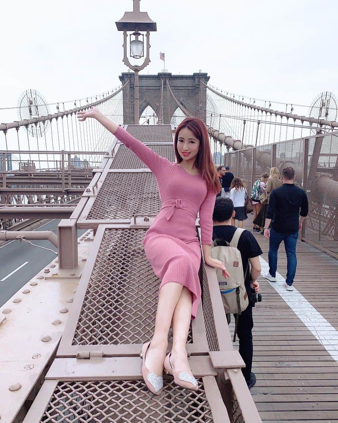青木りえさんのインスタグラム写真 - (青木りえInstagram)「💙 💙 💙 . 𝐁𝐫𝐨𝐨𝐤𝐥𝐲𝐧 𝐁𝐫𝐢𝐝𝐠𝐞♡ . @royalparty_styling  @royalparty_official  ロング丈ニットワンピは、ロイヤルパーティーのお洋服です🥰 . 気候も、ちょうど良くてラインも綺麗だったので、たくさん着ましたー💙 . . #ウエストベルトニットワンピース ✨ #ニューヨーク#NYC#newyork#ny#brooklynbridge#Brooklyn#ブルックリン#ロイヤルパーティー#ニットワンピース#ニットワンピ#🧶#ワンピース#ワンピ#🗽」9月18日 21時29分 - aokirie0418