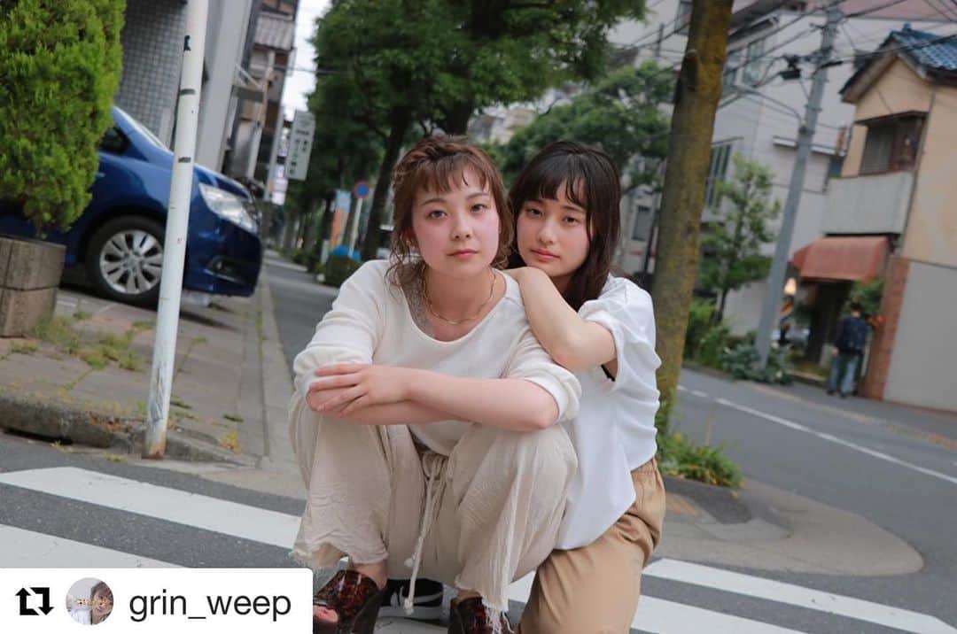 東京ベルエポック美容専門学校さんのインスタグラム写真 - (東京ベルエポック美容専門学校Instagram)「作品撮り . Repost @grin_weep with @get_repost ・・・ 『25頁💍』 好きな人の好きな自分でいたい ． こんなふうに教えてくれた人がいた ． これを聞いた時は｢あ〜素敵だな｣としか思わなかった けど今ならしっかり言葉の奥底からわかる気がする ． 誰かに好かれるための自分でいる必要はないんだけど、 友達とか好きな人たちからみた私の好きなとこって 私が1番キラキラして輝いてたりする時だと思う ． そんな自分でいたいって確かに思う ． 自分も嬉しくて楽しくて幸せで周りも幸せにできるって 最高の人生の過ごし方だな ． ーーーーーーーーーーーーーーーーーーーーーーーーーー ． hair&make @ha_ne.17  camera @grin_weep ︎︎☺︎ ． お友達の作品撮りのカメラマンをさせて頂いた時の いつも見てる友達の顔も撮られる時は違う顔してるんだよね それもちょっとドキッとしたり ． #私の頁  #美容専門学校東ベル」9月18日 21時48分 - tokyo_belle
