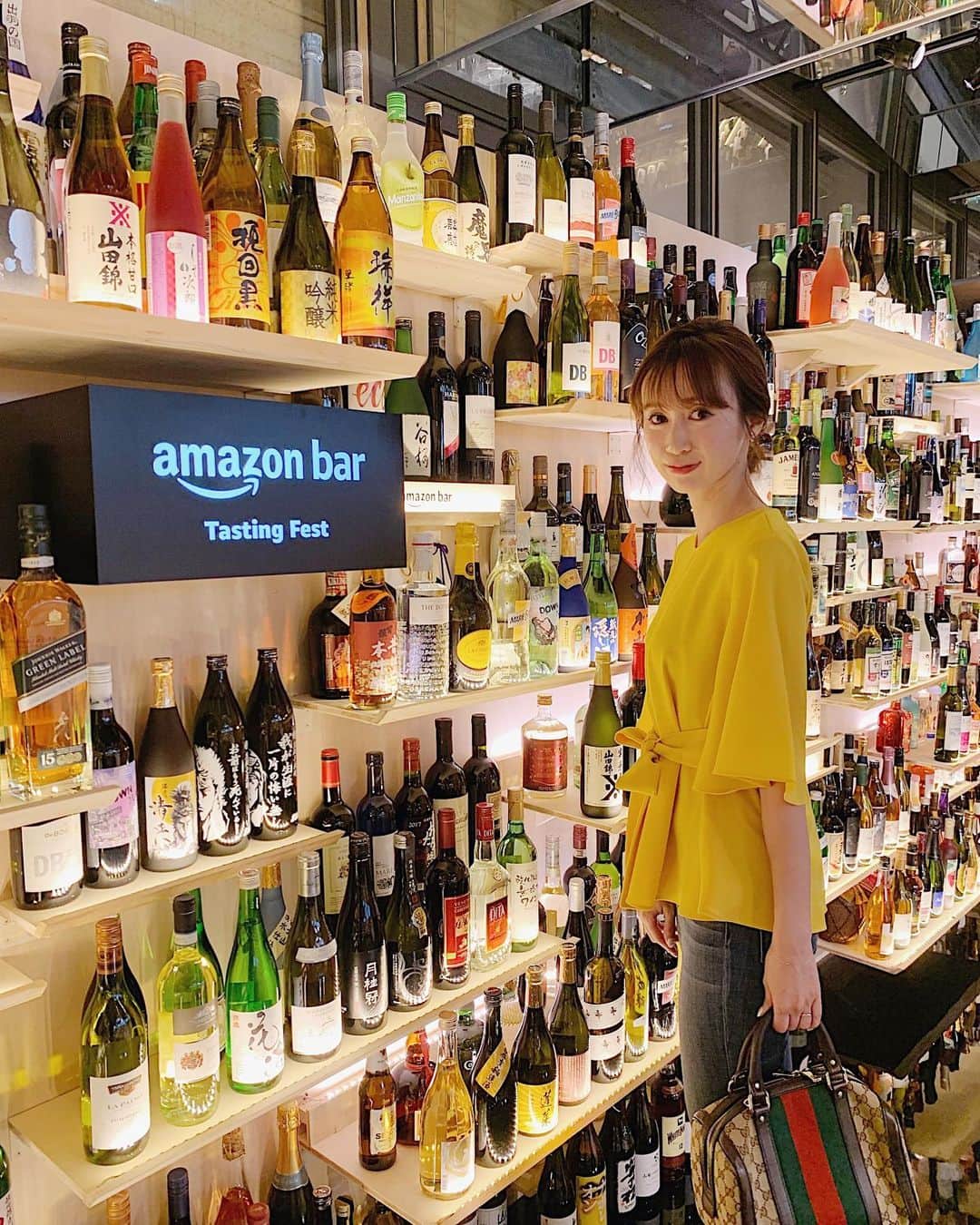 のインスタグラム：「アマゾンの期間限定バー🍷♡﻿ ﻿ 360°ディスプレイされたお酒に圧巻👏﻿ 普段飲む事が出来ない世界中のお酒をテイスティングしてきました♡﻿ (約720種類もあったみたい...!!)﻿ アマゾンソムリエの方がだしている本読みながらビールにワインに焼酎に✨﻿ 新しい出会いと発見だらけでわくわく🥰﻿ ﻿ お気に入りのいくつか、お家用にAmazonで購入してみようと思ってます👌﻿ Amazon Barは事前予約必須のイベントなので詳しくは Amazon Bar で検索してみてください🍷★﻿ ﻿ #AmazonBarFest #Amazon #Bar #PR #アマゾン #天王洲アイル #amazonソムリエ #tokyo #japan」