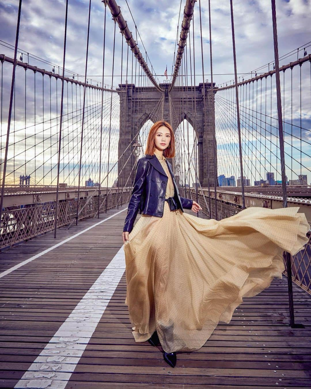 Elva Niさんのインスタグラム写真 - (Elva NiInstagram)「Woke up at 5:30am Went to Brooklyn Bridge at 6:30am to get this shot with a clean background 😌 #為心目中張相可以去到幾盡 @dior  #diorfw19 #travelwithelva #elvaootd」9月18日 21時59分 - misselvani