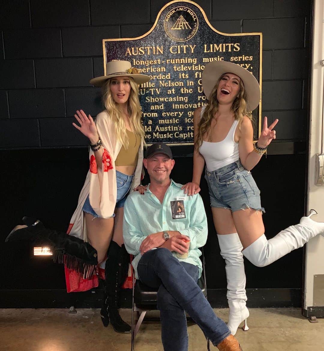 Broadcast Music, Inc.さんのインスタグラム写真 - (Broadcast Music, Inc.Instagram)「You never know who you’ll run into in #BMITexas. Caught up with @thesisterhoodband at the #MoodyTheater! 👯‍♀️ Love you gals!」9月18日 22時35分 - bmi