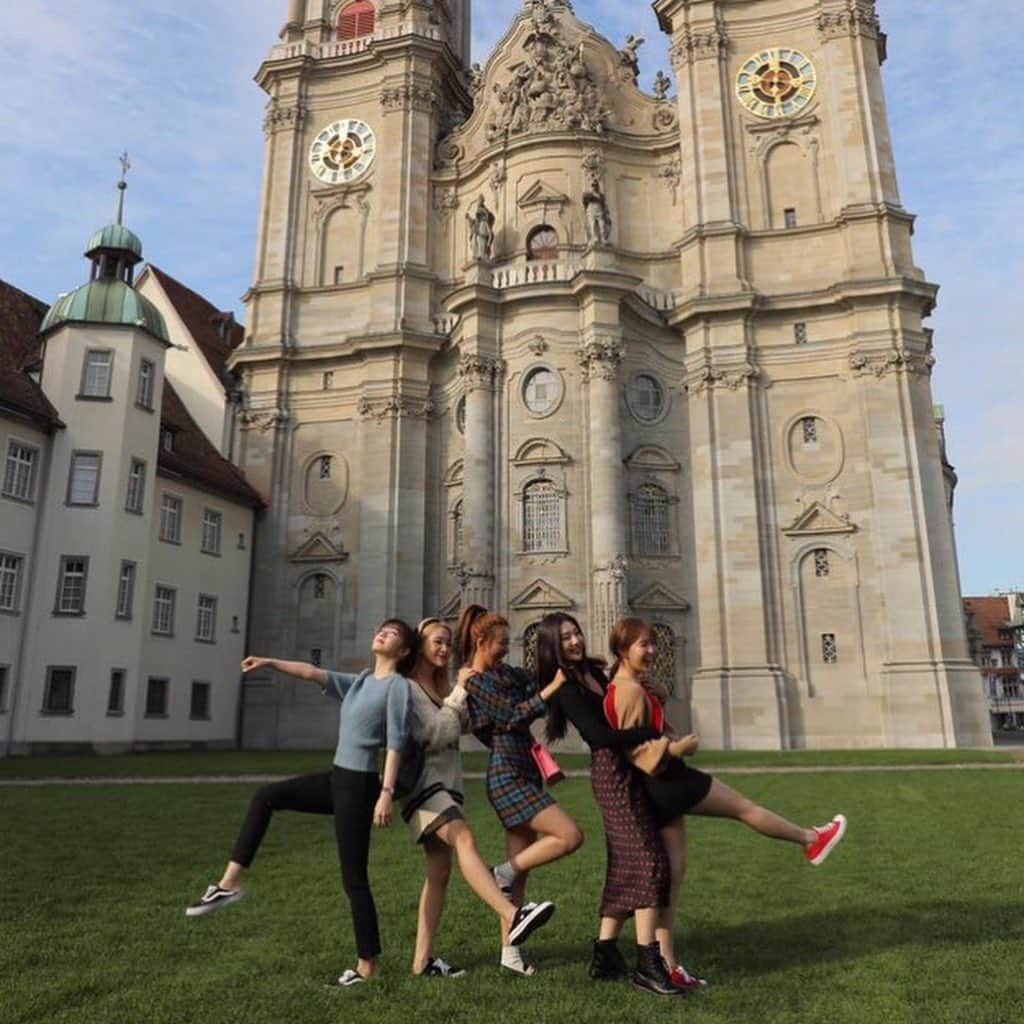 ウェンディ（ファンアカウント）のインスタグラム：「Switzerland! ❤️ #WENDY #웬디 #REDVELVET #레드벨벳」