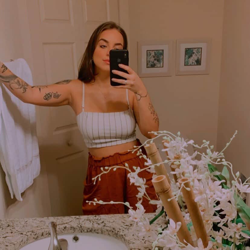 Bruna Unzuetaのインスタグラム：「🎃」
