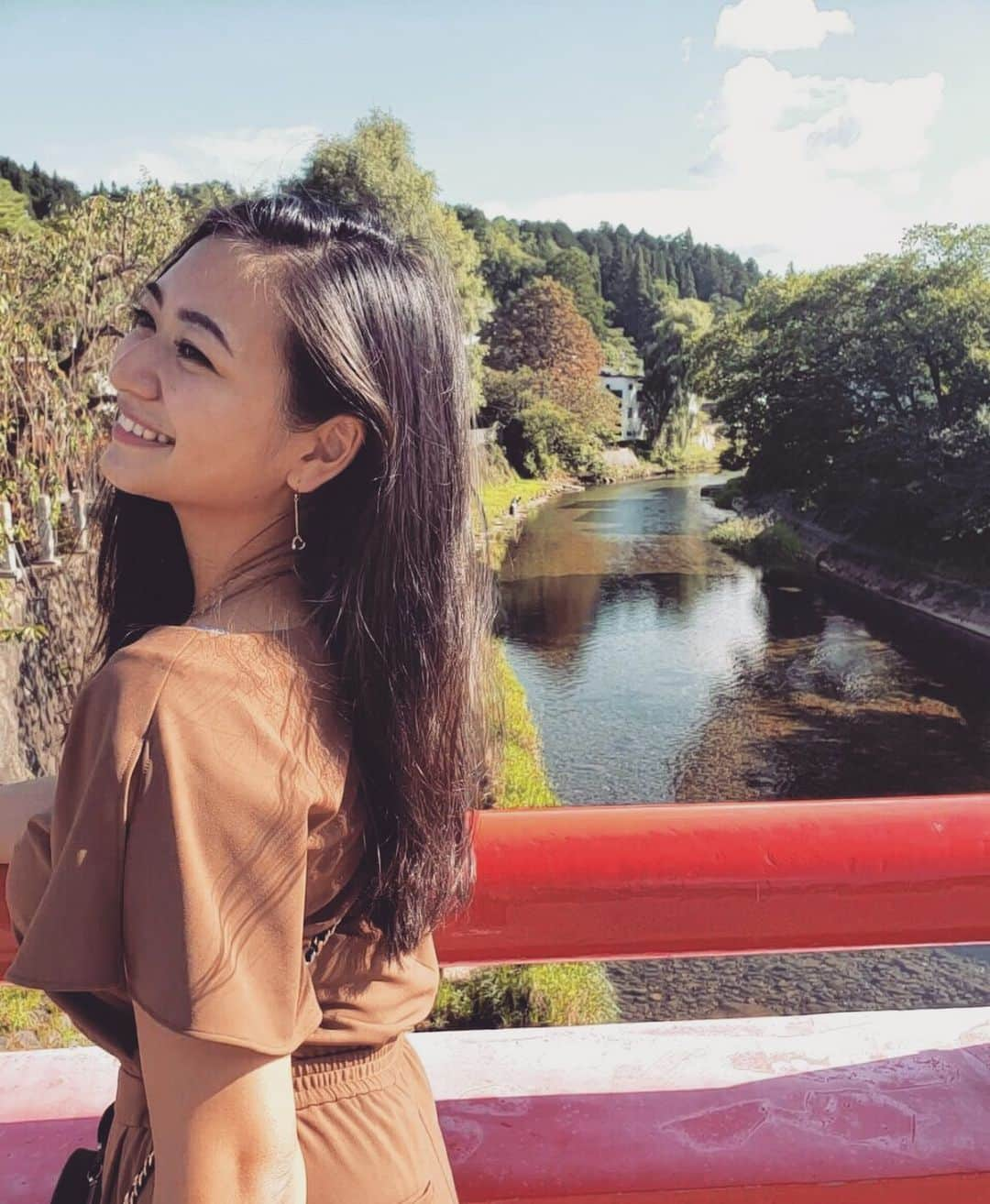 西田有沙のインスタグラム：「先日、友達と飛騨高山ぶらり旅してきたの！岐阜で育つと、行こうと思えばいつでも行ける！って思ってなかなか行かなかったりするよね〜！日帰りだったけどすごく満喫できました❤️ #飛騨高山 #岐阜 #飛騨牛 #旅行」