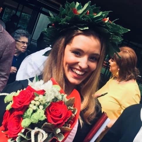 ジャダ・ルッソのインスタグラム：「👩‍🎓Obiettivo raggiunto!🎓 Dire che sono felice non basta.  Sono davvero emozionantissima ed orgogliosa di essere arrivata a questo meraviglioso traguardo!  Grazie di cuore a chi mi ha supportato e soprattutto sopportato 😉grazie alla mia famiglia che ha voluto condividere con me questo momento davvero magico ♥️🎓」