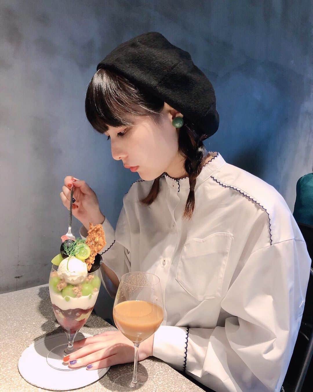 真山朔のインスタグラム：「最後の晩餐した🍇」