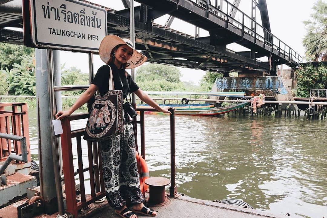 のインスタグラム：「. タイの #水上マーケット 🚣‍♀️💕 一回は行ってみたかった☺️ . #タイ #旅行 #旅 #海外旅行 #バンコク #バンコク旅行 #アジア #アジア旅行 #タイ旅行」