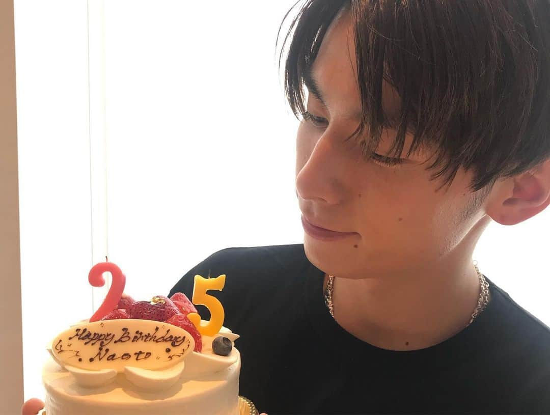 小見山直人 さんのインスタグラム写真 - (小見山直人 Instagram)「本日25歳の誕生日を迎えました😊 たくさんのお祝いメッセージありがとうございます☺️✨ いつも応援してくださっている皆さん、支えてくださっている皆さん、これからもよろしくお願い致します🙇‍♂️✨ 25歳も張り切って頑張ります💪  #今日の  #占い  #一位やった  #誕生日に  #一位  #嬉しい  #今年  #いい年  #なりそう  #乙女座  #おとめ座」9月18日 23時05分 - naoto_lol