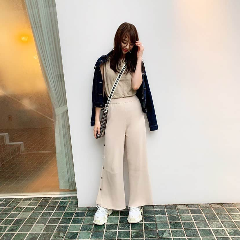 中城あすかさんのインスタグラム写真 - (中城あすかInstagram)「今日の私服。 相変わらずベージュ率高め！ . 夏に引き続き、秋服もベージュばっかり着ています！ 着々と届いている展示会のオーダ品もベージュばっかり🤪 . ブランドはタグ見てね！ . #ootd #outfit #code #today #me #fashion #私服 #コーデ #アスカジュアル」9月18日 23時11分 - asukanakajo