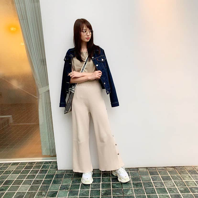 中城あすかさんのインスタグラム写真 - (中城あすかInstagram)「今日の私服。 相変わらずベージュ率高め！ . 夏に引き続き、秋服もベージュばっかり着ています！ 着々と届いている展示会のオーダ品もベージュばっかり🤪 . ブランドはタグ見てね！ . #ootd #outfit #code #today #me #fashion #私服 #コーデ #アスカジュアル」9月18日 23時11分 - asukanakajo