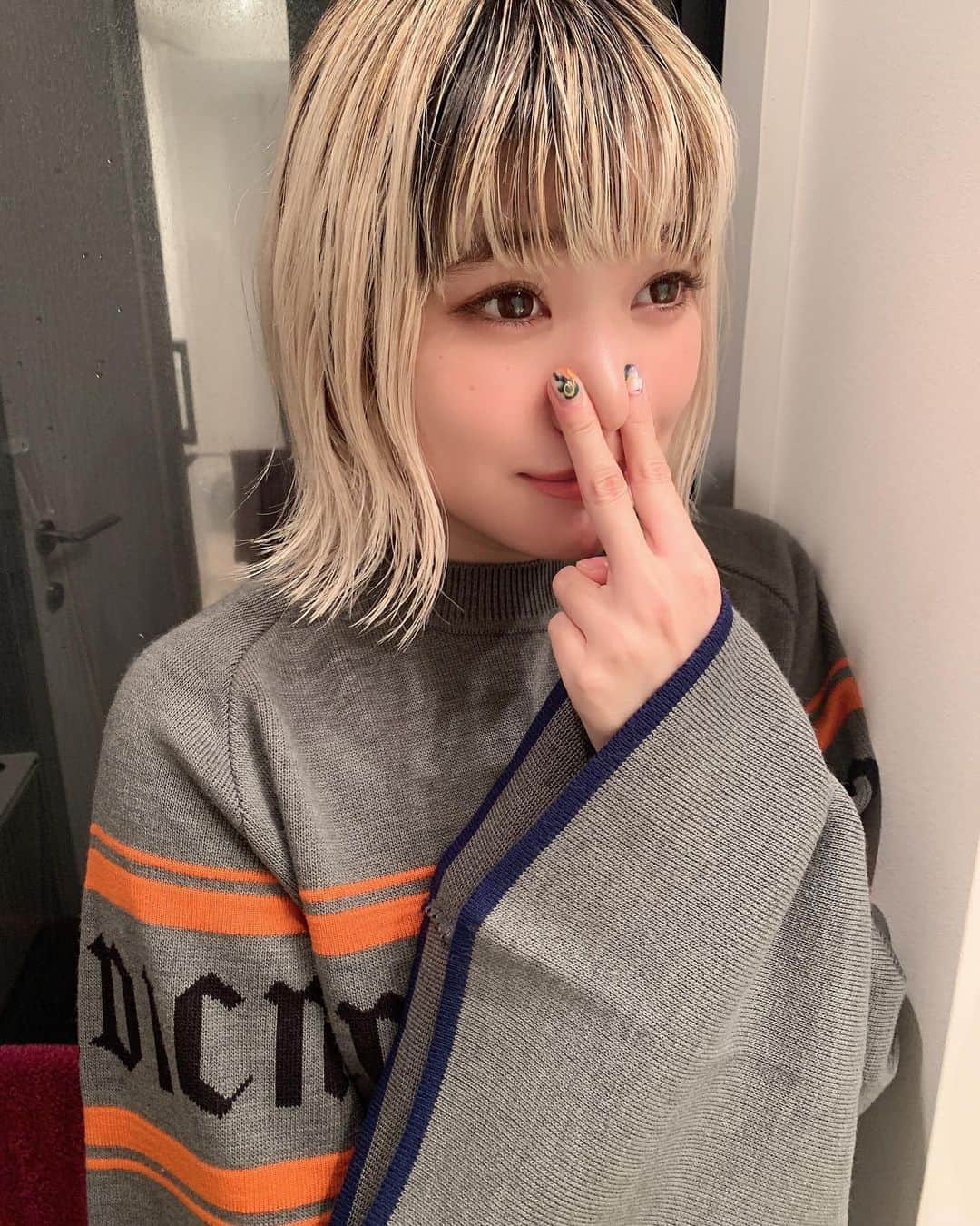高橋有紀さんのインスタグラム写真 - (高橋有紀Instagram)「昨日のライブ最高だったチッチ前髪切った❤︎in我が家ෆ楽しかった〜 銀杏とツーマン3曲もコラボして（6枚目）夜王子と月の姫を2人で歌っているのが感動、、、 カッコいいチッチの翌日だけど、とっても可愛いチッチでした☺️ #セントチヒロチッチ  #BiSH #lysa_yuki」9月18日 23時16分 - osakana_yuki