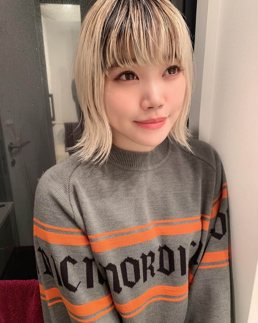 高橋有紀さんのインスタグラム写真 - (高橋有紀Instagram)「昨日のライブ最高だったチッチ前髪切った❤︎in我が家ෆ楽しかった〜 銀杏とツーマン3曲もコラボして（6枚目）夜王子と月の姫を2人で歌っているのが感動、、、 カッコいいチッチの翌日だけど、とっても可愛いチッチでした☺️ #セントチヒロチッチ  #BiSH #lysa_yuki」9月18日 23時16分 - osakana_yuki