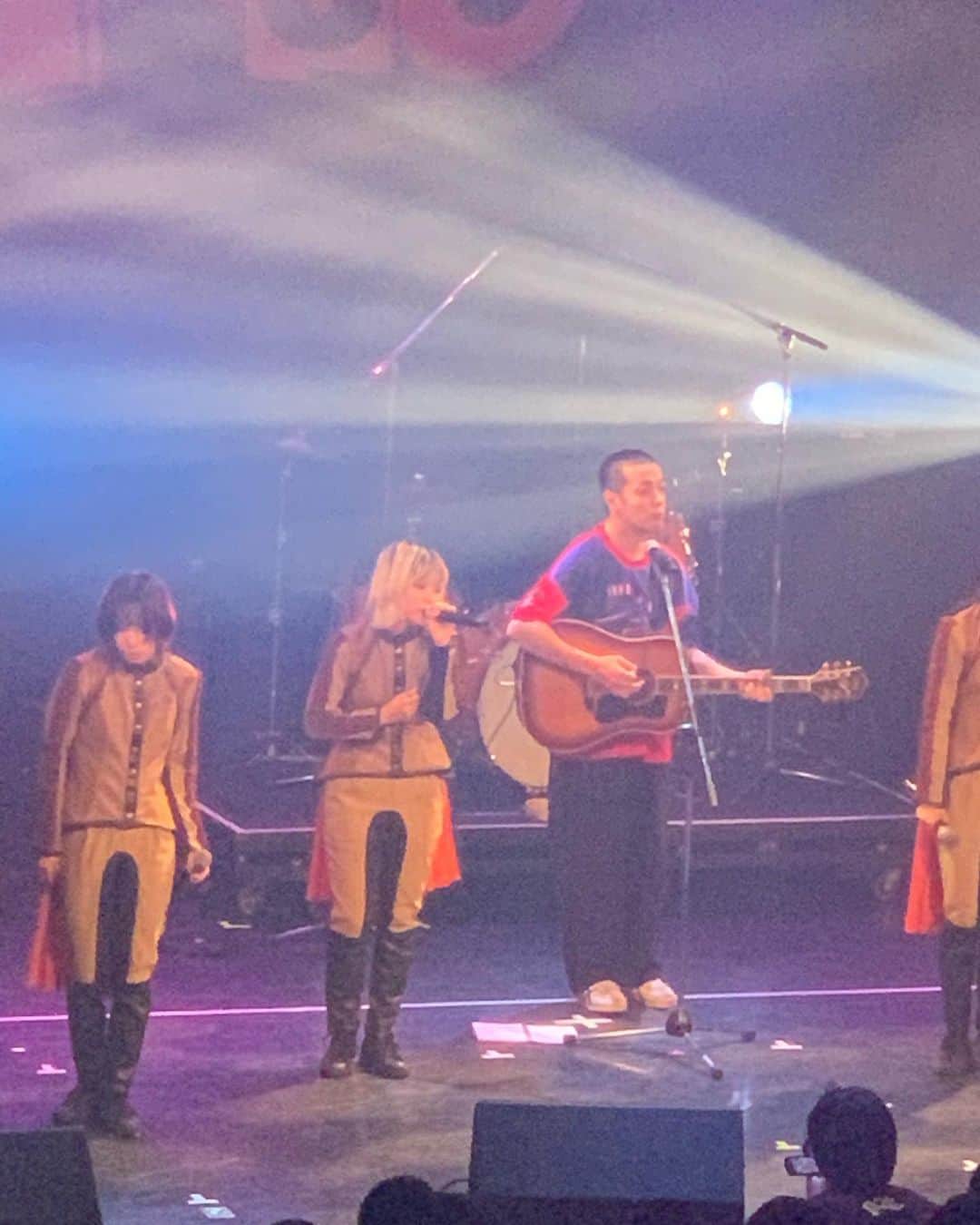 高橋有紀さんのインスタグラム写真 - (高橋有紀Instagram)「昨日のライブ最高だったチッチ前髪切った❤︎in我が家ෆ楽しかった〜 銀杏とツーマン3曲もコラボして（6枚目）夜王子と月の姫を2人で歌っているのが感動、、、 カッコいいチッチの翌日だけど、とっても可愛いチッチでした☺️ #セントチヒロチッチ  #BiSH #lysa_yuki」9月18日 23時16分 - osakana_yuki