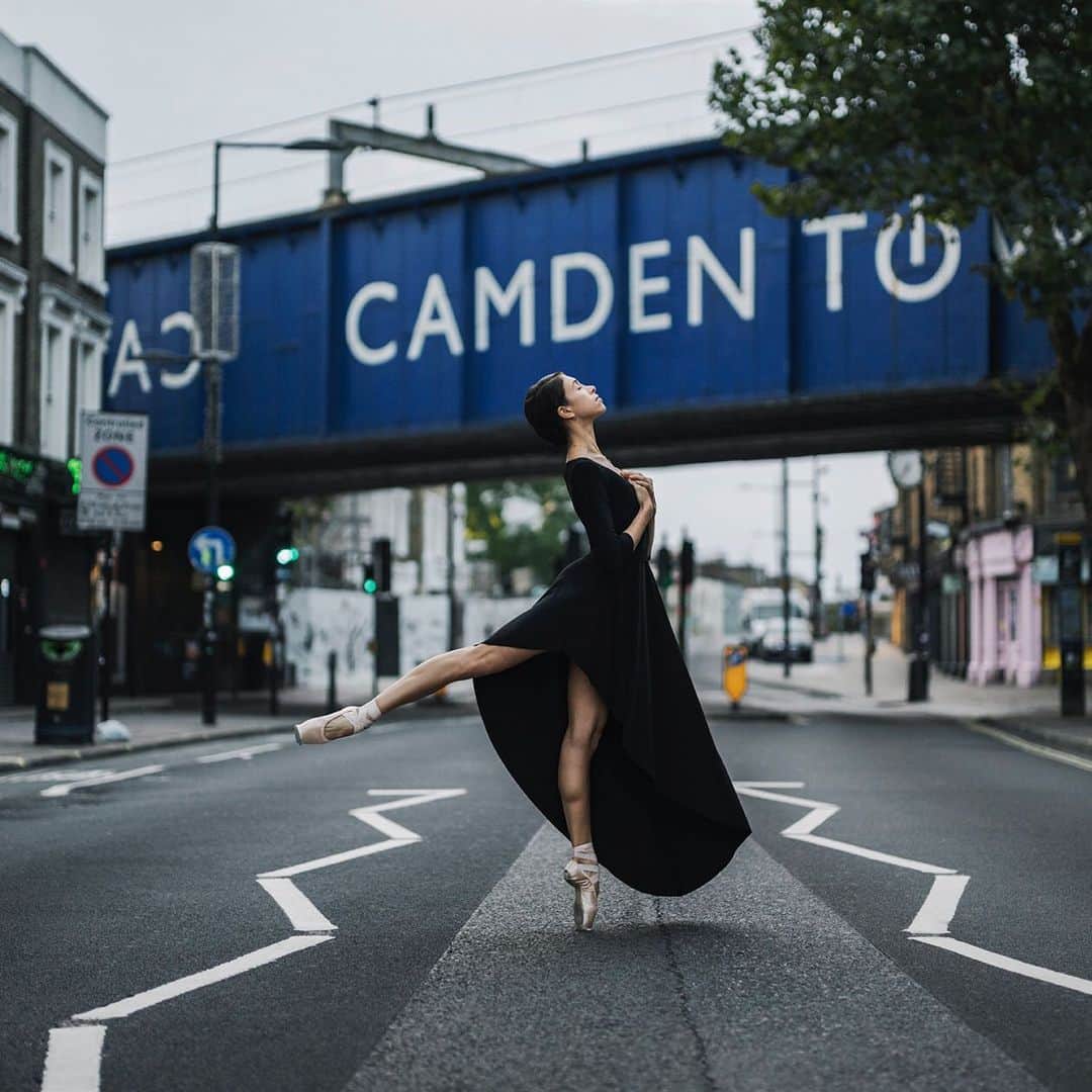 ballerina projectさんのインスタグラム写真 - (ballerina projectInstagram)「Yasmine Naghdi in Camden Town. #ballerina - @yasmine_naghdi #camdentown #london #ballerinaproject #ballerinaproject_ #ballet #dance #pointe #yasminenaghdi  The Ballerina Project book is now in stock at Amazon. Link is located in our Instagram profile. #ballerinaprojectbook」9月18日 23時17分 - ballerinaproject_