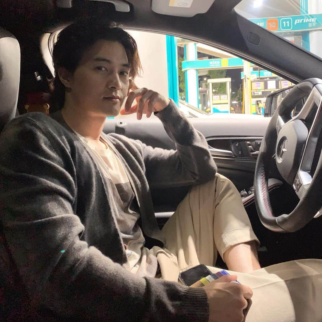 キム・ジフンさんのインスタグラム写真 - (キム・ジフンInstagram)「#실시간 #주유중」9月18日 23時21分 - jiraishin99