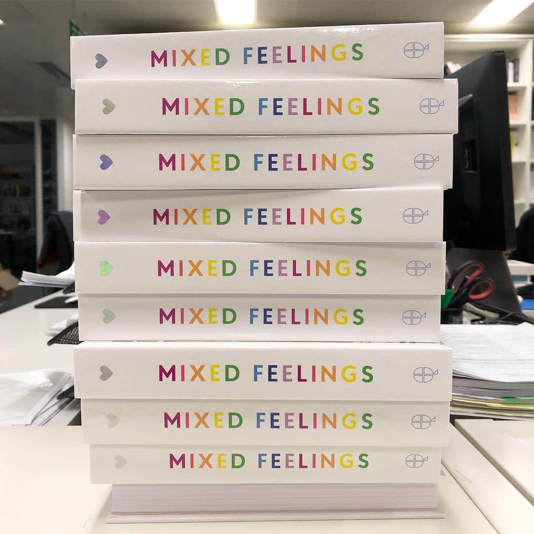 ナオミ・シマダのインスタグラム：「don’t let the cute exterior fool you, our book hits hard! it’s definitely unfiltered + raw, full of heart, learnings + we’d like to think it’s full of soul! alongside chapters written by me & @sarah_raphael we have essays from @phoebelovatt @ruby.tandoh @idealblackfemale @yumnaaa @nerdabouttown @helenhollyman @naomibishop @tahminaxbegum @mizpiggy111 @erinmaarie alongside interviews & q+a’s w so many other special magical voices, we can’t wait to share it with you ~」