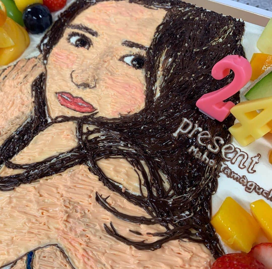 山口真帆さんのインスタグラム写真 - (山口真帆Instagram)「. 思い出に残るお誕生日ケーキ🎂 表紙の再現度の高さ。 そしてお味もとても美味しかった〜  #present #山口真帆写真集」9月18日 23時23分 - yamaguchimaho_official