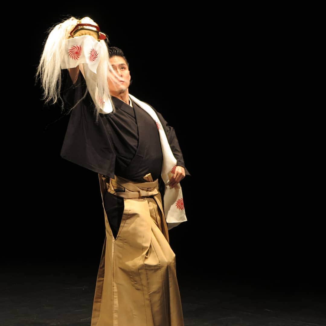 梅川壱ノ介（舞踊家）のインスタグラム：「𝟙𝟘𝟘 𝕪𝕖𝕒𝕣𝕤 𝕠𝕗 𝔽𝕚𝕟𝕟𝕚𝕤𝕙-𝕁𝕒𝕡𝕒𝕤𝕖𝕟𝕖 𝔽𝕣𝕚𝕖𝕟𝕕𝕤𝕙𝕚𝕡 ￣￣￣￣￣￣￣￣￣￣￣￣￣￣￣￣￣￣￣￣￣￣ 日本−フィンランド外交関係樹立100周年記念で踊らせて頂きました。  機会を頂けましたことに心から感謝をし、更なる精進をしていきたいと思いました。  ありがとうございました。  #梅川壱ノ介 #フィンランド #日本 #日本舞踊 #百周年」