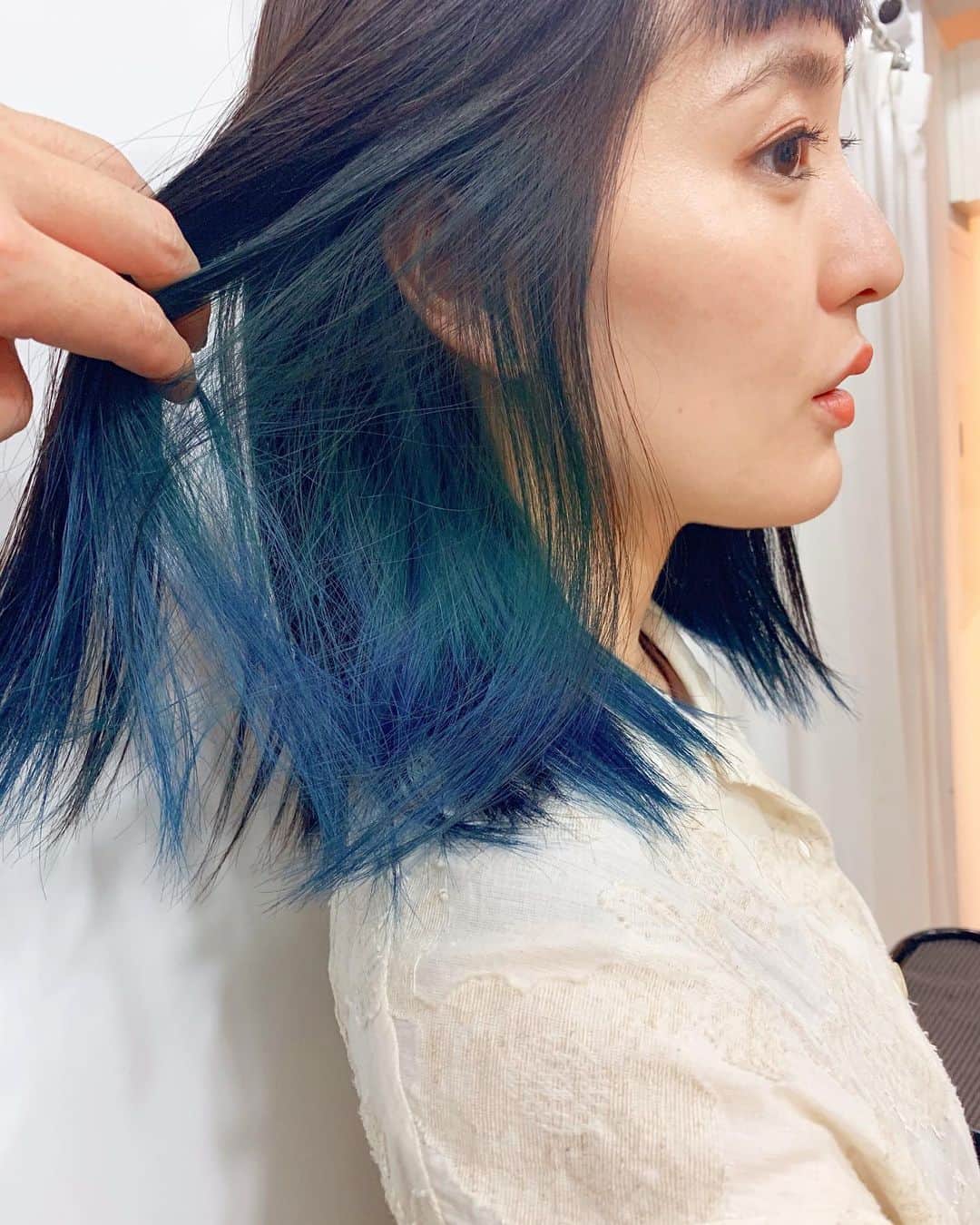 岩井七世さんのインスタグラム写真 - (岩井七世Instagram)「9月、青髪のわたしです 劇場であいましょう  #紺屋の明後日 #キ上の空論 #インナーカラーブルー #青髪」9月18日 23時25分 - nanaseiwai