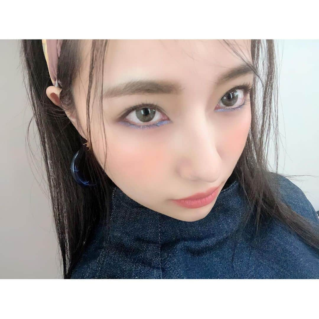 村瀬紗英さんのインスタグラム写真 - (村瀬紗英Instagram)「#dailylook . 9/18📚《 #anan 》 ふたたび登場...😳❤︎ またananさんの撮影ができて感激です🥺✨ . 今回はQueentetでメイクページにいてます☺️💄 私はダークカラー、青みパープルのメイクをしていただきました💜💙じゃん~♪😺 . 見つけてね^ ^ #anan #Queentet #村瀬紗英」9月18日 23時26分 - saepiiii.m