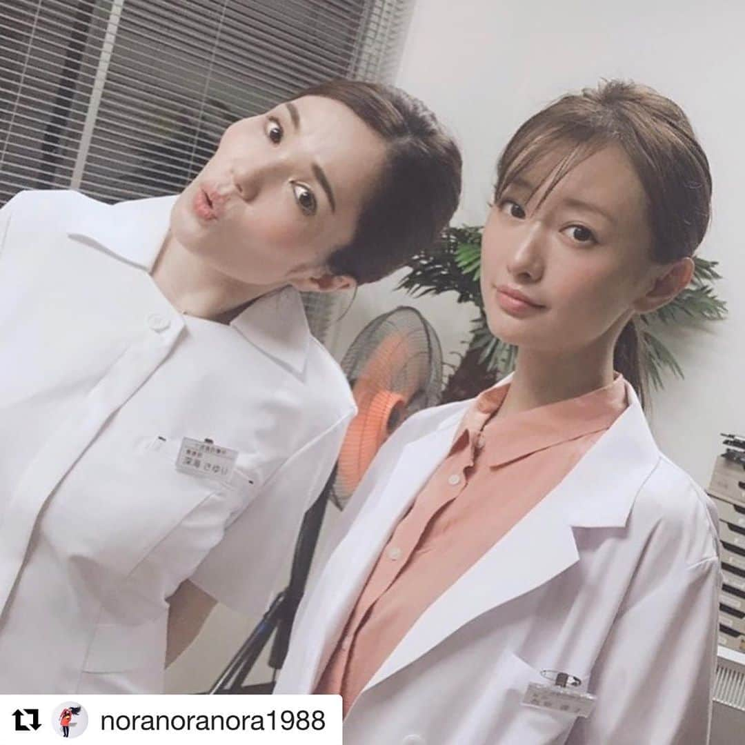 松本まりかさんのインスタグラム写真 - (松本まりかInstagram)「#Repost @noranoranora1988 with @get_repost ・・・ オンナハジョユウ✨  9月19日(木)日テレ 「THE突破ファイル」19:00～21:00  #突破ファイル #2時間スペシャル #観るっきゃないゾ #松本まりか ちゃん #素敵な女優さんで #大ファンになってしまった #okバブリー #平野ノラ  なんてノラさんから素敵なコメント頂いて嬉しさのあまり載せちゃいました😋  ノラさんにお会い出来るなんて楽しみで✨密かに興奮してました🤫 ノラダンスに注目です🥳  撮影のラストカットが電話に出るシーンで、テストでシモシモ〜？言いたかったけれど、撮影終盤で皆極限状態の中、わたしにはその勇気がありませんでした。そういう時にこそ言ってみるべきだったと深く反省したものです。  突破ファイルは、 1年半前の立ち上げのパイロット版の時、初めてゴールデン番組としてスタートした1年前の初回スペシャル、そして今回2年目のスペシャルと、突破ファイルの区切りの時に呼んで頂いていて。特別な番組なんです。  という事で本日9/19夜7時から２時間スペシャルの突破ファイル！是非ご覧下さい🥳💓 突破〜！！！ そのあと23:00から「奪い愛、夏」第7話も続けてお楽しみください💓@AbemaTV」9月18日 23時34分 - marika_matsumoto