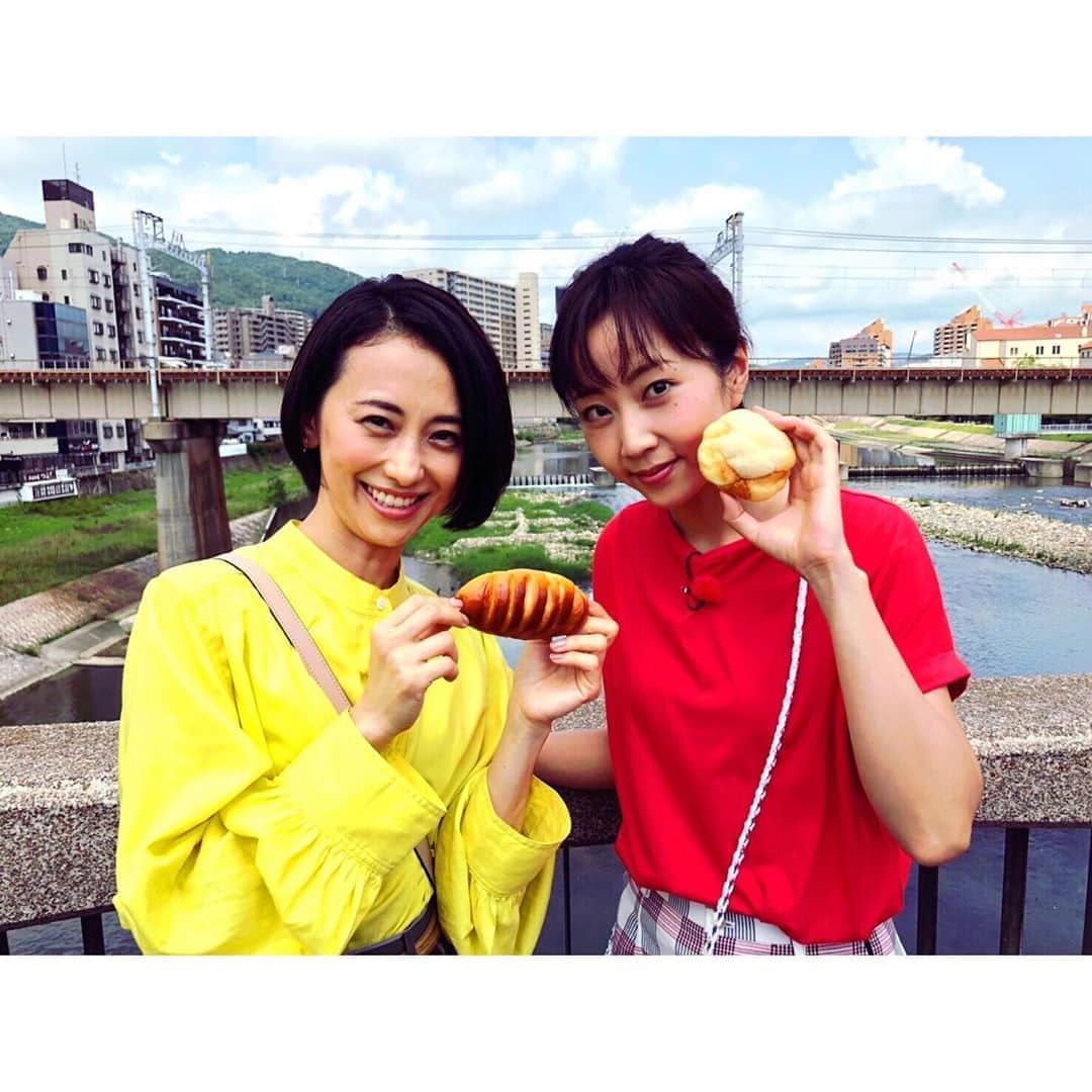 のインスタグラム：「明日の #パン旅。 私が幼少期に通いつめた宝塚。 色んな風景がとにかく懐かしくて そんな街を元ジェンヌの紺野まひるさまと歩けるなんて… 夢のような時間でした🌈  明日よる7時からNHKBSプレミアムにて」