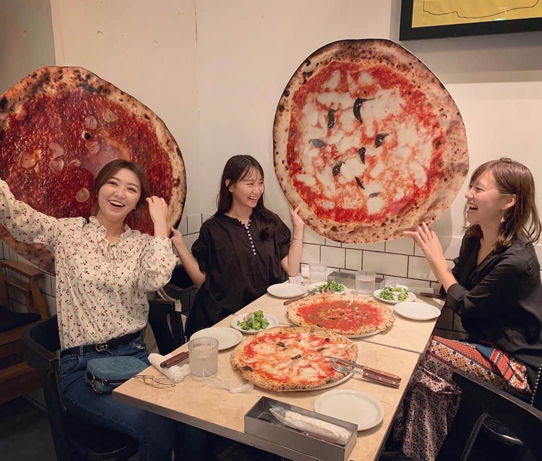 永尾まりやさんのインスタグラム写真 - (永尾まりやInstagram)「今日は久しぶりなメンバーでランチ🍕 舞台で共演して今でも会えるって素敵なこと☺️ お店の方がピザパネル持ってきてくれた😂」9月18日 23時42分 - mariyagi_san