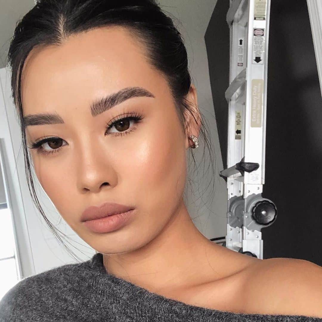 e.l.f.さんのインスタグラム写真 - (e.l.f.Instagram)「@jvongphoumy wears the Primer-Infused Bronzer in Forever Sunkissed for her soft glow! 🌟#elfingamazing #elfcosmetics #crueltyfree #vegan」9月19日 0時03分 - elfcosmetics