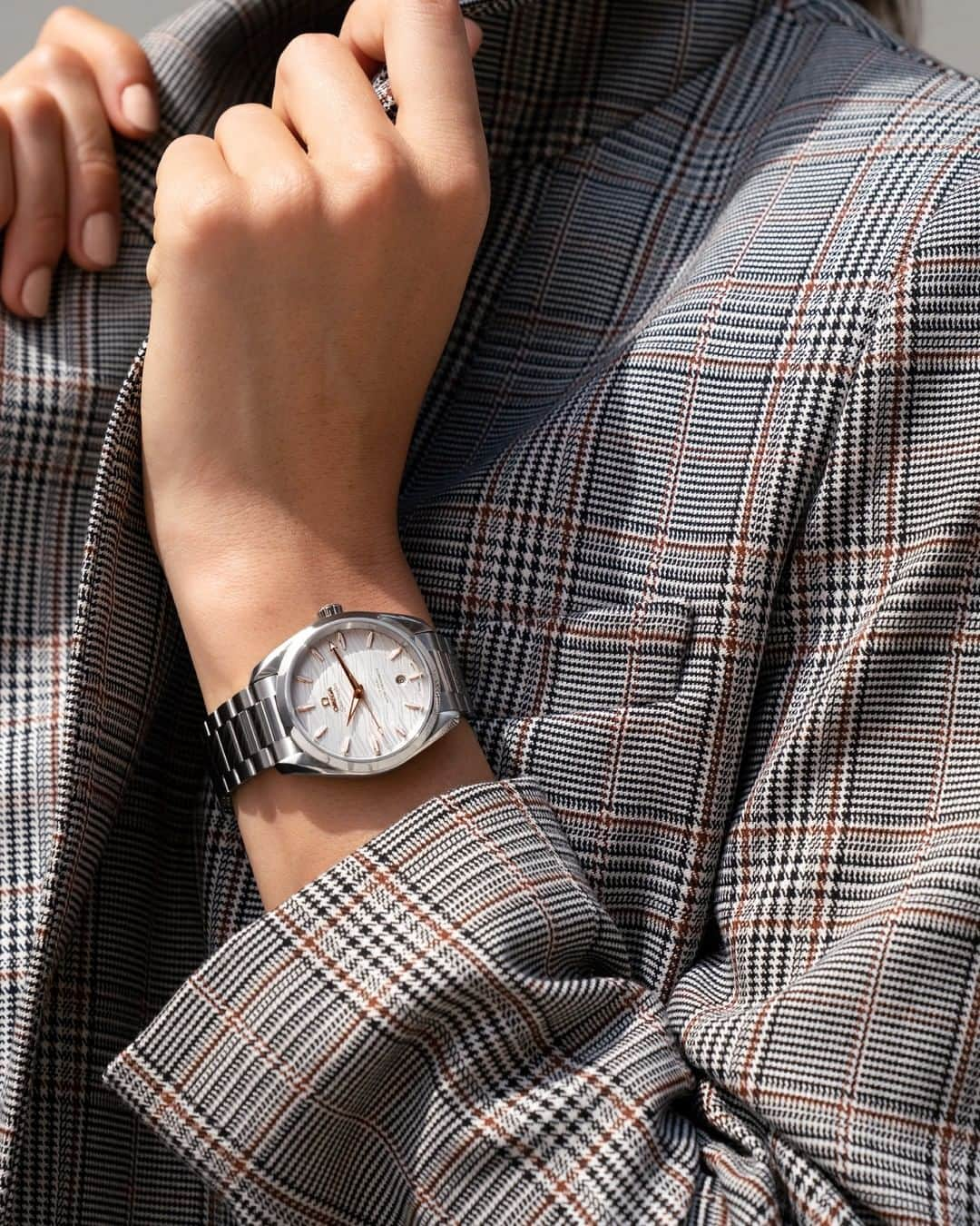 オメガさんのインスタグラム写真 - (オメガInstagram)「#SeamasterAquaTerra Style gets brighter as the days get darker. Discover more Fall choices, like this #Seamaster.」9月19日 0時00分 - omega