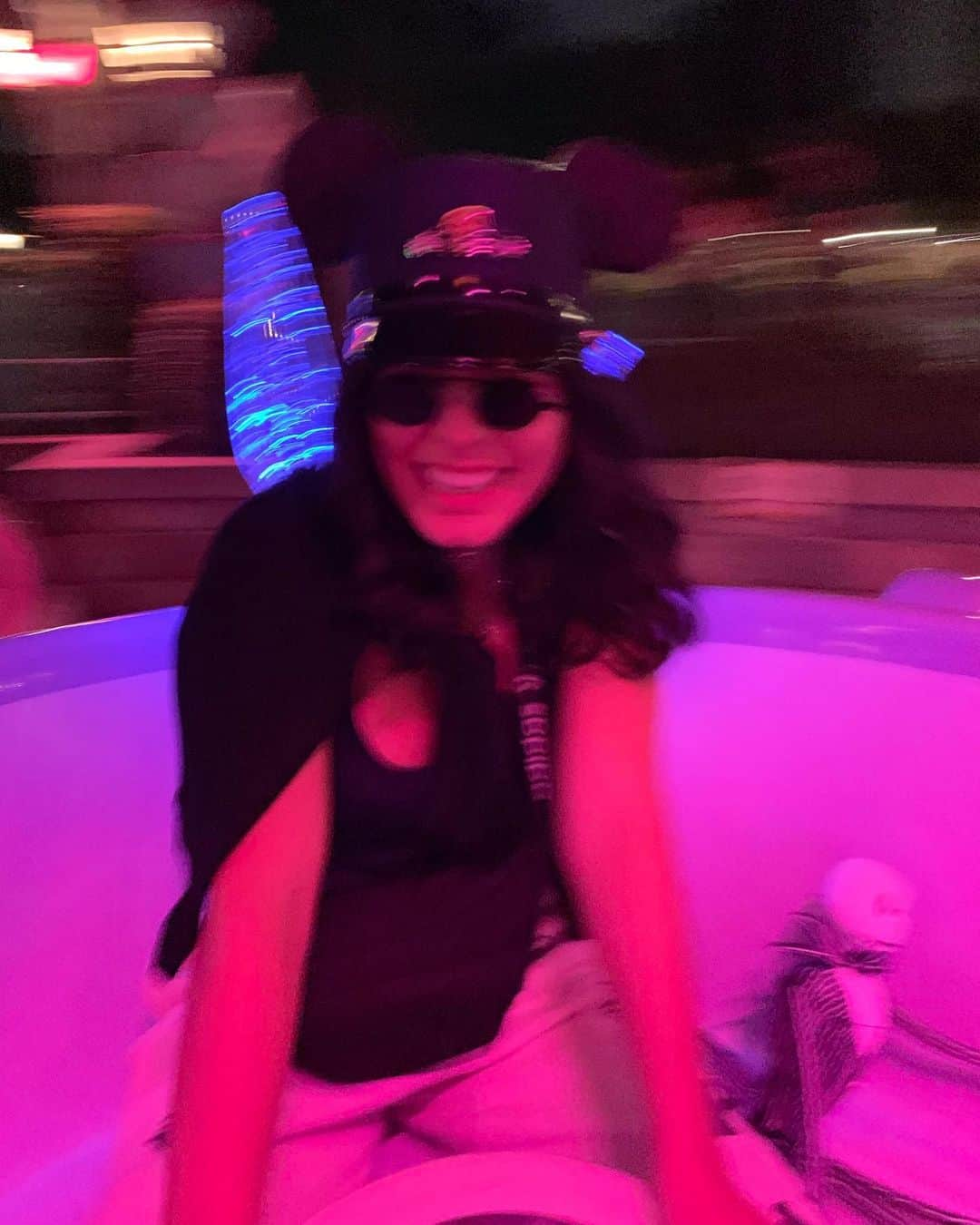 ヴァネッサ・ハジェンズさんのインスタグラム写真 - (ヴァネッサ・ハジェンズInstagram)「Made it back to Disneyland 🥰🥰🥰🥰🥰🖤🖤🖤🥰🥰🥰」9月19日 0時04分 - vanessahudgens