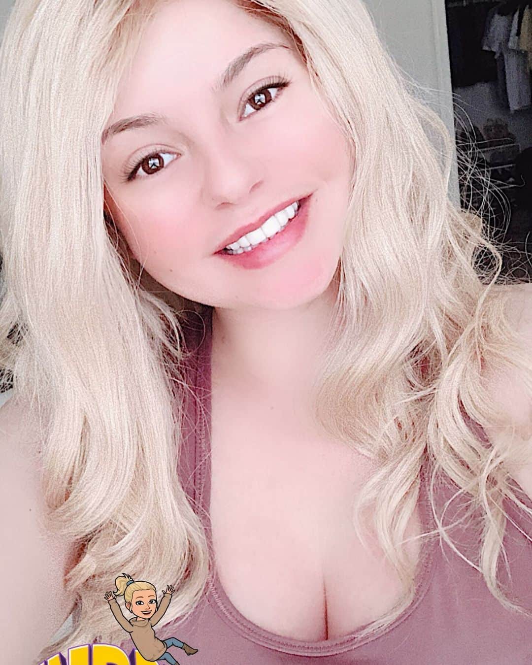 ブリー・オルソンのインスタグラム：「Happy Hump Day! 💗🥰」