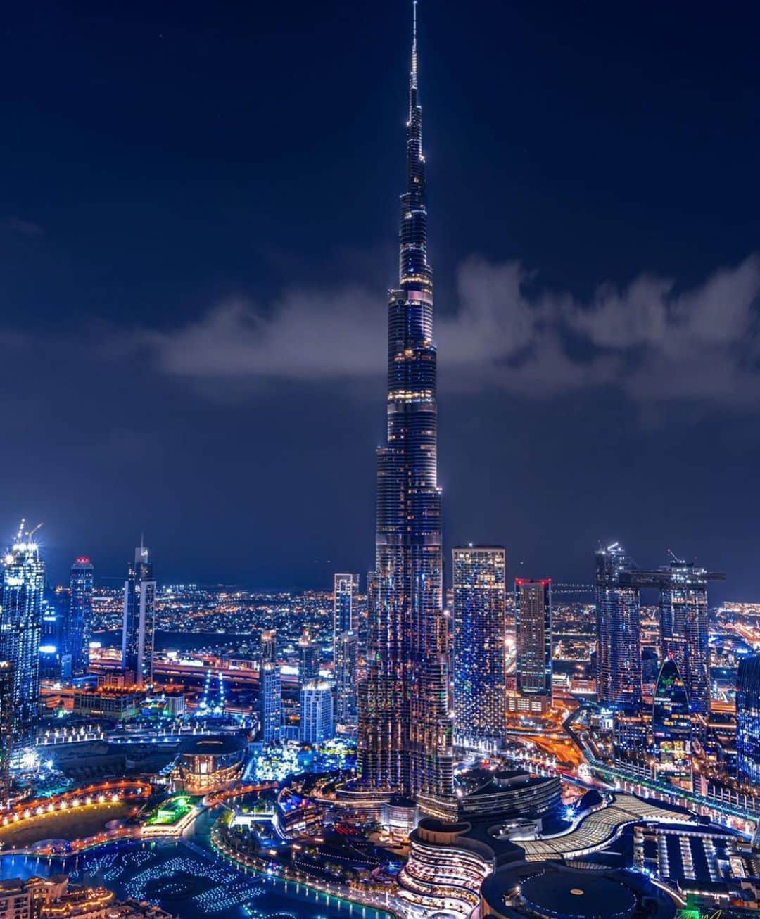 ドバイのインスタグラム：「Burj Khalifa, World’s tallest building #Dubai 📷:@mustgopro」