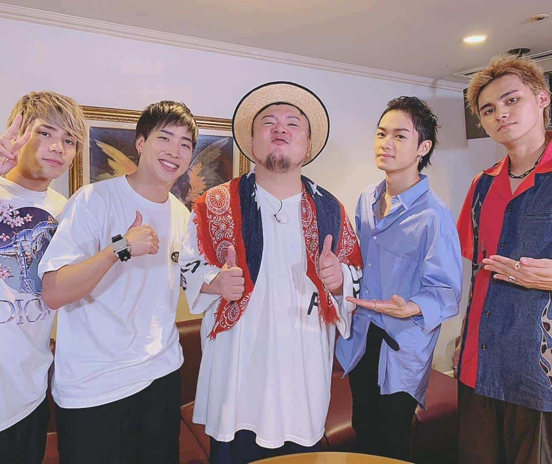 HIPPYさんのインスタグラム写真 - (HIPPYInstagram)「THE RAMPAGE from EXILE TRIBE 陣くん！神谷くん！壱馬くん！龍くんと H♩LINE特別ルールボウリング対決！  波乱すぎる展開！予想外な展開に… とにかく広島のボーリングで遊び散らかした対決をお楽しみください♩  みんなのサービス精神に興奮しました♡  オンエアーは9/20（金）深夜25:55 広島のHOMEテレビ［H♩LINE］ちぇけら  #therampagefromexiletribe  #therampage  #川村壱馬 #陣  #神谷健太  #龍  #hline  #hippy」9月19日 0時21分 - _____hippy_____