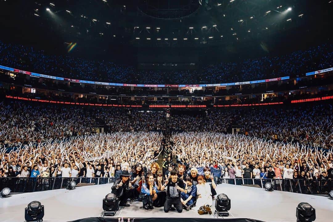 R!Nのインスタグラム：「Live [nZk] in Shanghai 2019  幸せな時間でした nZkの中核メンバーと呼んでいただけることがこれまでの5年間の努力を全てに意味があったと教えてくれました。  これからもGemieとしてのステージを大事に、澤野さんの音楽を届ける1人のボーカリストとして頑張ります！  そして、GemieでのステージをきっかけにAldiousをもっともっと大きな場所に導けるように、ボーカルとしての務めも一生懸命頑張ります。  ありがとうございました！ 📷 by @nishimakitaichi」