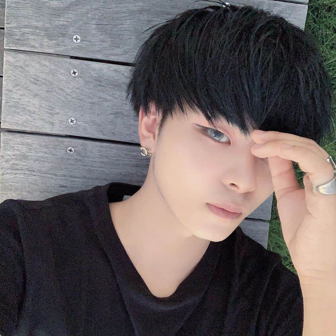 齋藤正太さんのインスタグラム写真 - (齋藤正太Instagram)「@sol__731  new hair  シルエット重視 black mash  #ulzzang #ulzzangboy #ulzzangasia #美容師 #マッシュ#メンズヘア #メンズカット#韓国好きな人と繋がりたい #パーマ#スパイラルパーマ#ツイストパーマ#防弾少年団好きな人と繋がりたい #マッシュウルフ#メンズカラー#美容師#韓国ファッション#おしゃれさんと繋がりたい #ウルフカット #ullzangboy #前下がりショート #셀카#韓国ヘア #패션#メンズパーマ」9月19日 0時29分 - signal8756