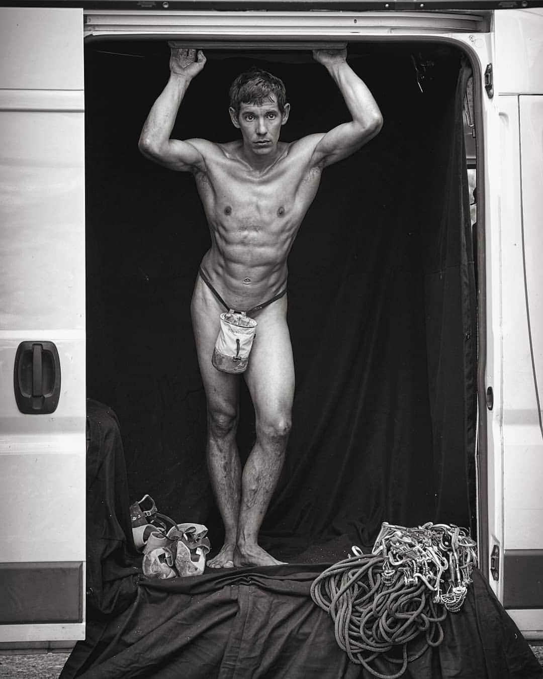 Cory Richardsさんのインスタグラム写真 - (Cory RichardsInstagram)「I know I said no more naked @alexhonnold , but I I thought a 7 for 7 run at the Emmys was worthy of some outtakes from the @espn #thebodyissue shoot. Massive CONGRATS to the whole @freesolofilm team!!! // Big photographic nod to @jimmychin for this pose 😉 // @natgeo @chaivasarhelyi @jimmychin @alexhonnold @sannimccandless @mikeylikesrocks @clairpopkin @jimhurst @cheynelempe @samuelcrossley」9月19日 0時35分 - coryrichards