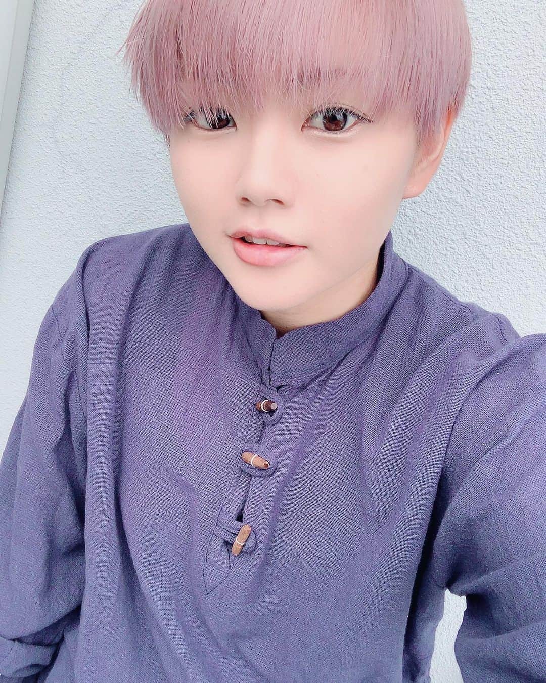 のインスタグラム：「#インド のお土産な服 #派手髪 #pink #haircolor #hair #instafashion #Autumn #秋服 #instacode」