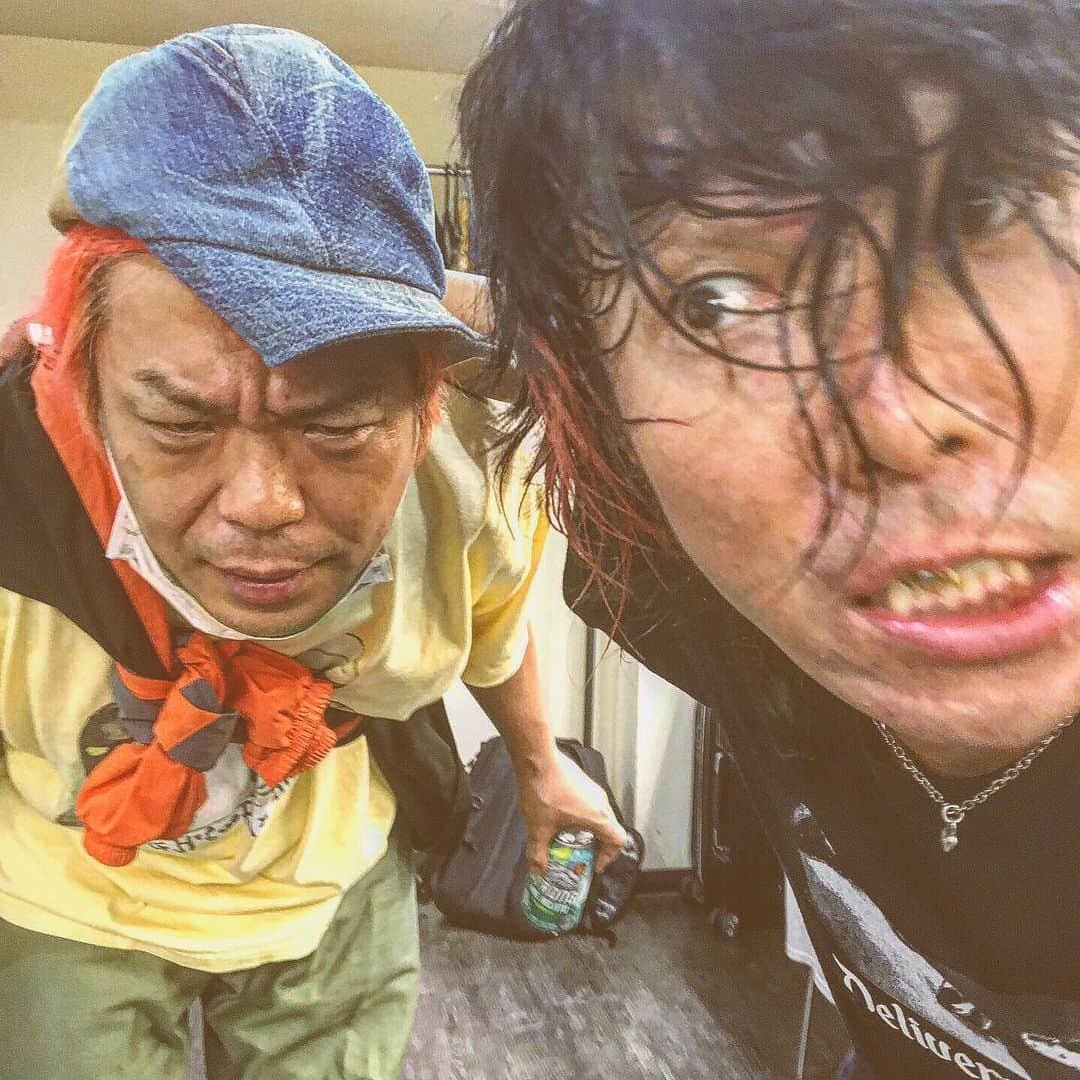 N∀OKIさんのインスタグラム写真 - (N∀OKIInstagram)「仙台到着にて  HEY-SMITHから NANBA69  難波さんから BOSSも仙台いるよ〜 って事で  THABLUEHERB  一目みに 瞬間御満悦  段ボール入った ままじゃ意味がないから…  時代変わる…変えてく  #HEYSMITH #NANBA69 #THABLUEHERB」9月19日 0時47分 - chairoy1945