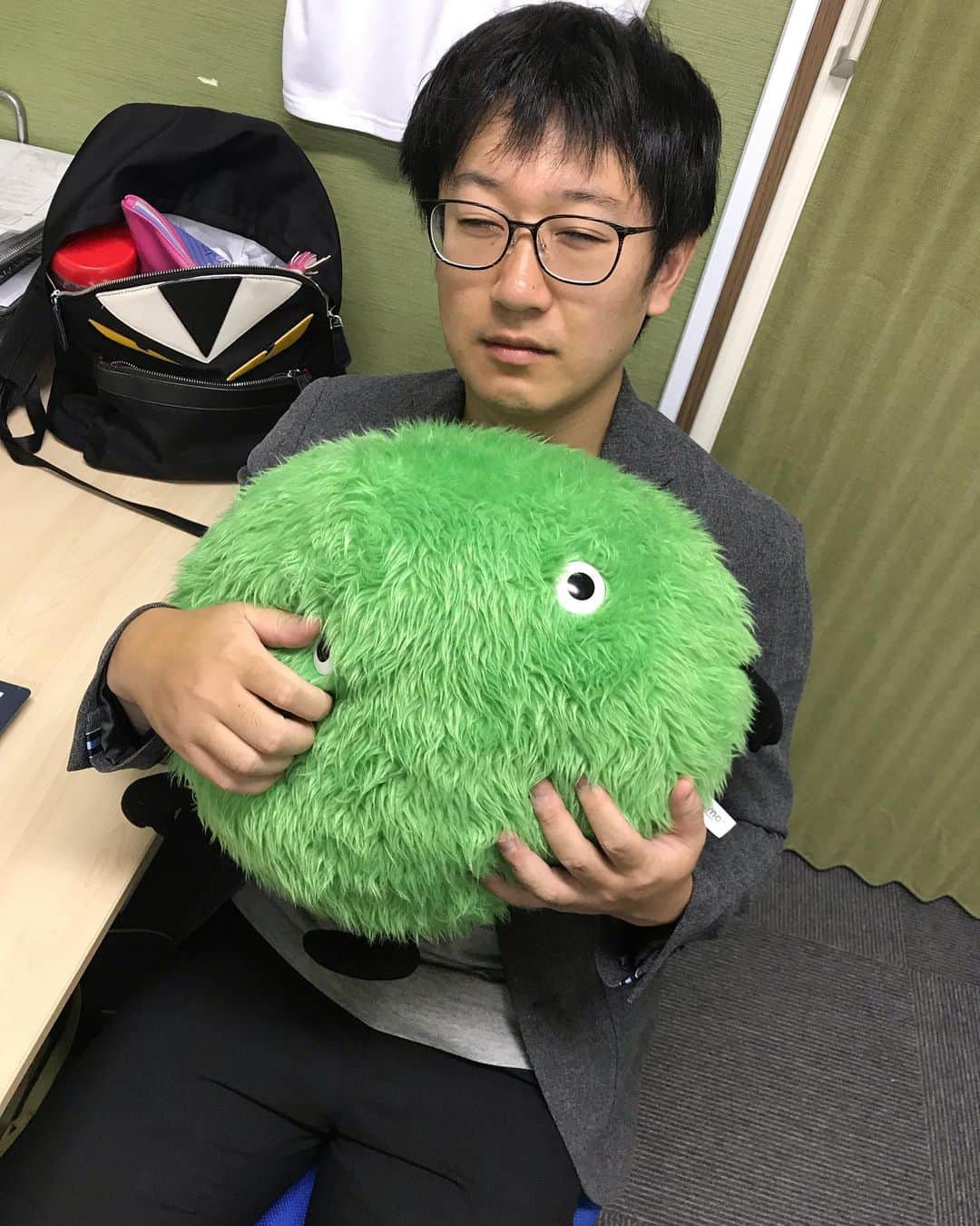 なちゅさんのインスタグラム写真 - (なちゅInstagram)「#宅建 #合格へのしおり #😢 #なちゅさん宅建ガチ合格へのしおり  先生が作ってくれたのは、 何ヶ月前の話だろう?  #田中祐介講師 #司法書士 #宅建 宅建を1ヶ月後に控えて 田中先生の 有難みがヒシヒシと身に染みてます.  日々のバタバタ業務にかまけて 最近まで勉強しなかった 私を神様お許しください( ´ᐞ` )  でも、宅建楽しい！💙 そう思わせてくれたのは 完全に資格スクエア 田中祐介講師のお蔭だー！ #宅建ちゃんねる  昨年なちゅ宅建試験は 2018年(2回目)は、 自己採点で33点だった…全然ダメ.  今年はどうにか滑り込みたい😢✨ インスペクションが去年の トラウマ.  #資格スクエア @shikakusquare_official  今年の未来問 第1回は無料でDL出ますよ！  https://www.shikaku-square.com/takken/  #宅建ちゃんねる #なちゅ #田中祐介 #司法書士 #宅建 #宅建試験 #不動産  #ヘアメイク #盛り #SDN48 【YouTube 資格スクエア】 〜元SDN48が宅建合格を目指す〜 ➫➙➬➭➫➙➬➮➪➫ 不動産  #なちゅ不動産1223 ←🏡 今までの不動産関連記事のみ見れます。  なちゅにお部屋さがしして欲しい方は takekawa@clevas.co.jp か、DMまで。(内容によってお返事出来ない場合があります。) #CLEVAS #クレヴァス @clevas_tokyo  #四谷三丁目 #不動産 #estate #不動産屋 #賃貸 #売買 #投資用 #店舗  宅建チャンネル #なちゅ #宅建 #勉強中 #資格スクエア @shikakusquare_official  YouTubeで配信中...！」9月19日 0時56分 - nachudesu1223