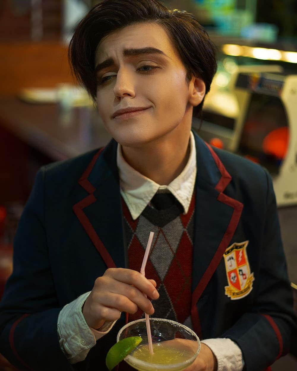 Gesha Petrovichさんのインスタグラム写真 - (Gesha PetrovichInstagram)「N°5 #theumbrellaacademy Ph @fokken__greed Special thanks to @beverly_sretenka place 😊😘 BTW I use my own hair beside the Wig xD #TUA #tuacosplay #cosplay #geshacoser」9月19日 1時12分 - petrovichgesha