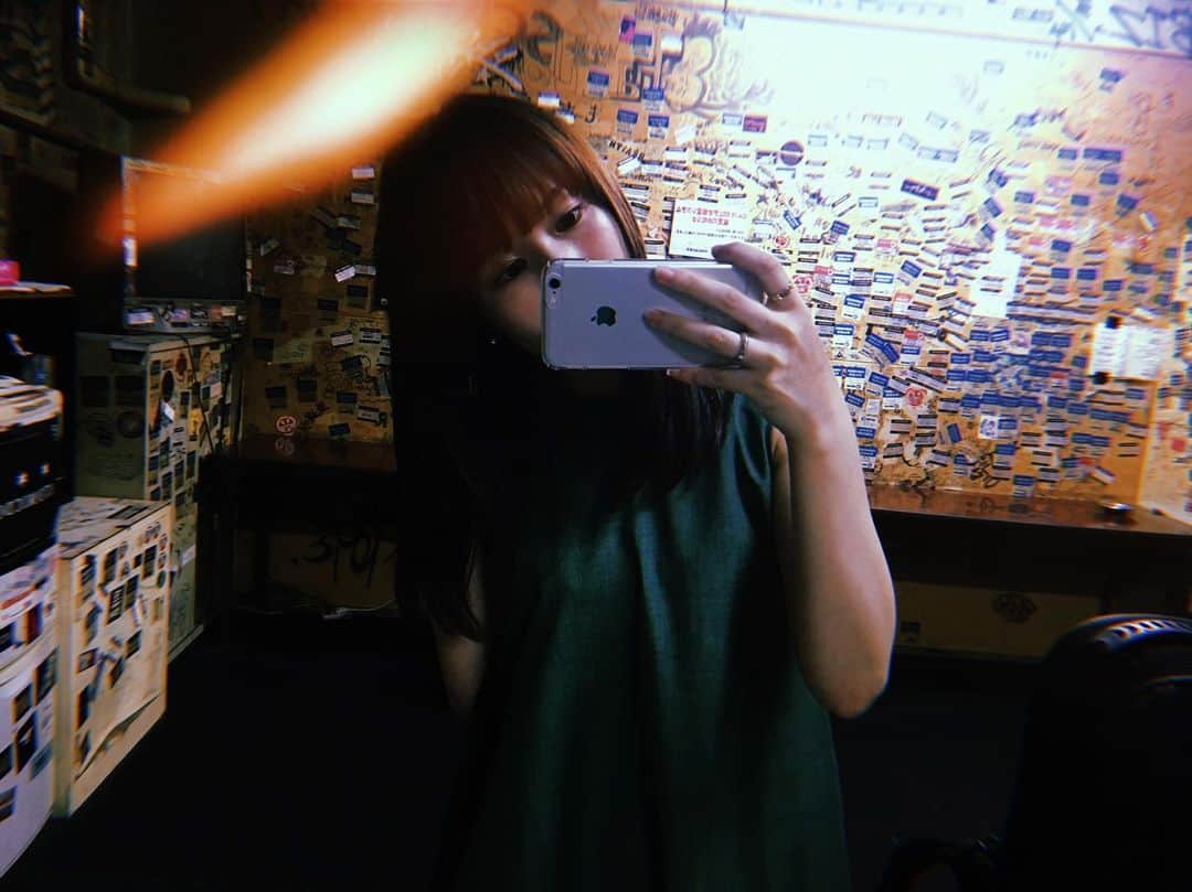 渕上里奈のインスタグラム：「⁑ 広島Cave-be ひさびさに広島のみなさんにも お会い出来て嬉しい 楽しい 大好き  です 𓃺♩ 遅い時間まで たくさん  ほんとうにありがとうございました︎ ︎☺︎ また来月10/15にもCave-beで歌わせていただきます 𓇼 あと12/15ワンマンも発表させていただきました ！. 今年も 、やるぞ ！！ . ／ 開催決定 ！！ ＼ . 📕📗📘📙📕📗 「 通 知 表 」  2019.12.15（日） @ LIVE VANQUISH . 📘📙📕📗📘📙 . よろしくお願いします ！！」