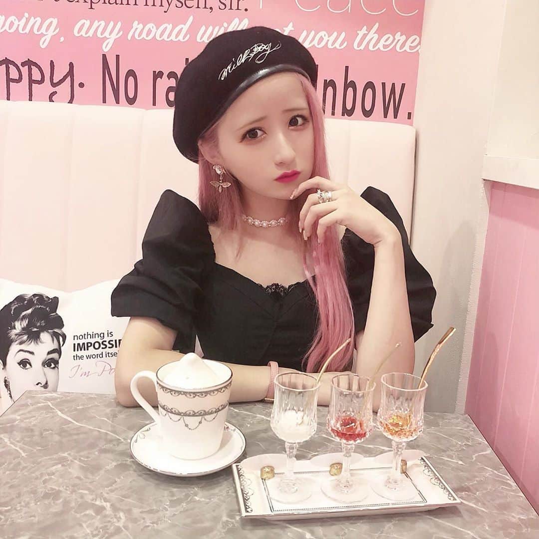 胡桃兎愛のインスタグラム：「❤︎ ❤︎ ❤︎ 生誕祭前にリタッチとエクステを少し長めにしてもらってきたよっ ・ ❤︎today's code❤︎ béret @milk_milkboy_hiroshima  one-piece @lilyboutique_official」