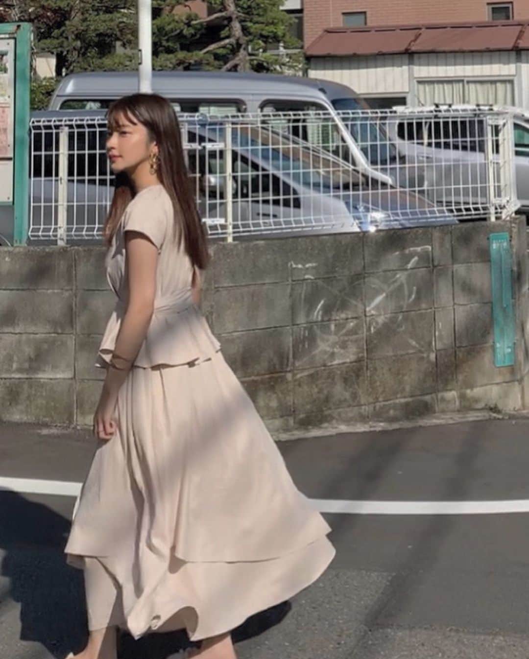 小澤美里さんのインスタグラム写真 - (小澤美里Instagram)「歩く歩くひたすら歩く🍂🍁🌾_ 飾りすぎず、クリアな感じが好き✨このまま街に溶け込みたい感じ_ ONでも使えるOFFでも使える洋服をこれからも皆に届けたいな🤭✨_  #散歩」9月19日 12時31分 - misatooozamisa