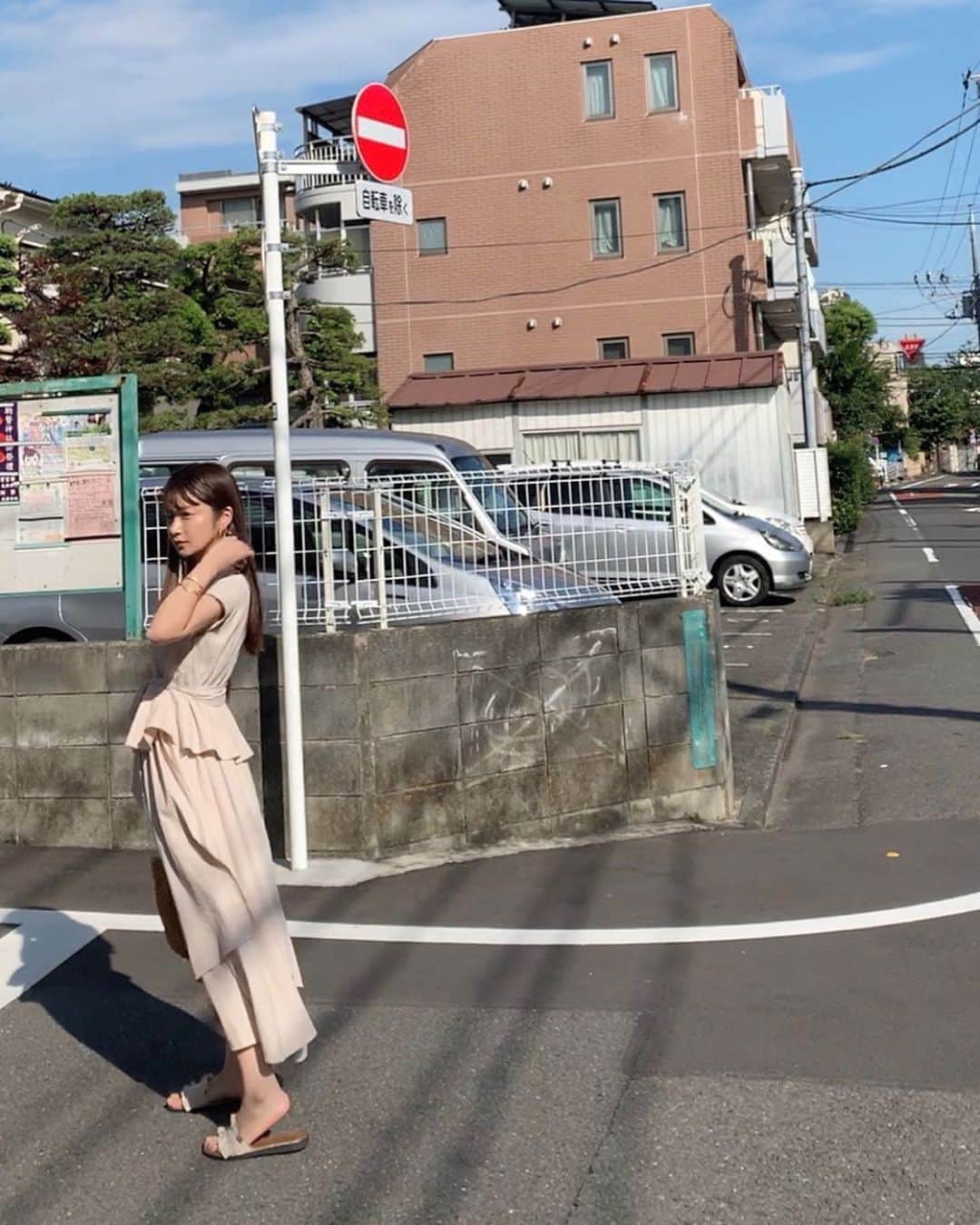 小澤美里さんのインスタグラム写真 - (小澤美里Instagram)「歩く歩くひたすら歩く🍂🍁🌾_ 飾りすぎず、クリアな感じが好き✨このまま街に溶け込みたい感じ_ ONでも使えるOFFでも使える洋服をこれからも皆に届けたいな🤭✨_  #散歩」9月19日 12時31分 - misatooozamisa