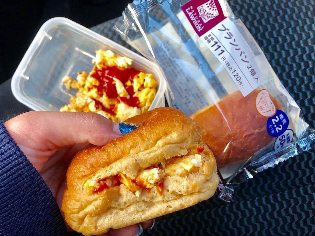 のインスタグラム：「#パーソナルトレーナーの食事 #低糖質トレーナー . ちらほら用事が立て込んで なんとか食べた朝ご飯になってしもた💦 ブランパン久しぶりに食べたけど やっぱりこれ最高⭕️ . タンパク質23g糖質6gくらいかな⁉️ ケチャップはカゴメの糖質カットのがオススメ💕 さてさて今日もやるぞ💪🏽🔥 . #上越YG #パーソナルトレーナー #筋肉女子 #トレーニング女子 #ケトジェニックライフ #ケトジェニックダイエット #ボディメイク #フィットネス #ダイエット #トレーニング #ワークアウト #低糖質高タンパク #低糖質ダイエット #低糖質 #ローカーボ #ロカボ食品 #ロカボ #低糖質ごはん #糖質オフ #パーソナルトレーナーの生活 #トレーニングジム #パーソナルトレーニング #プライベートジム #パーソナルトレーニングジム #ビーチバレー選手 #バレーボール選手」