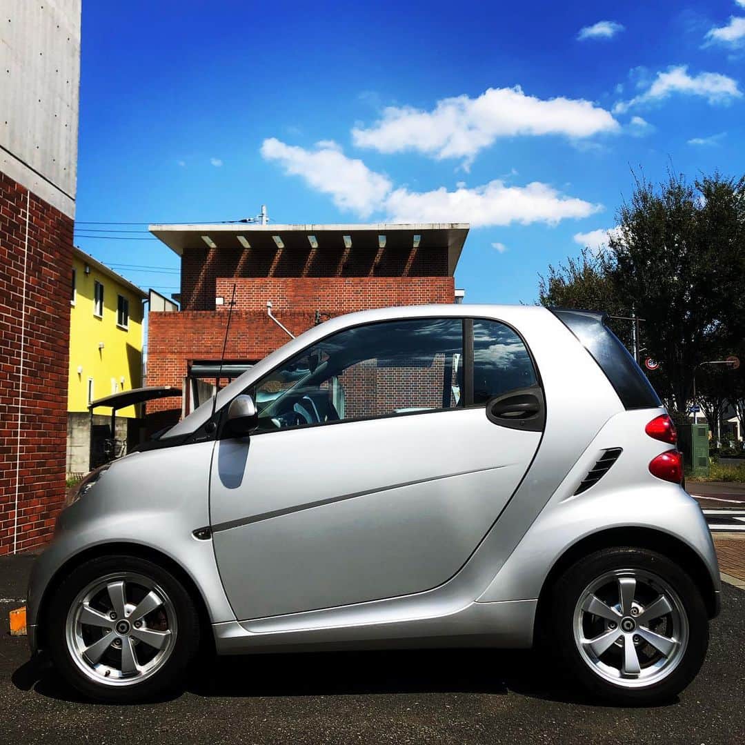 Isseki Nagaeさんのインスタグラム写真 - (Isseki NagaeInstagram)「My another toy pretty Smart  #smart #toy #mycar #2seater #prettycar セカンドカーのスマート。たまにしか乗らないけど足代わりに最高」9月19日 11時09分 - isseki_nagae