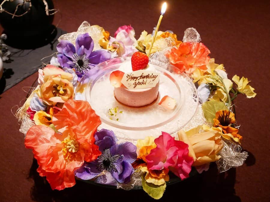 内藤理沙さんのインスタグラム写真 - (内藤理沙Instagram)「* * 〖 L'alliance 〗 お誕生日祝いのランチで🎂💐 このバースデープレートがかわいすぎる🥺💕 大切なお友達の誕生日のときに行きたかったお店🍽 * お料理も美味しくて満足！ そして喜んでもらえて大満足❤ デザートは全種類にした🤤🧡笑 * #instafood #lunch #kagurazaka #french  #birthday #ランチ #神楽坂 #神楽坂グルメ #グルメ #グルメ女子 #女子会 #誕生日 #フレンチ #ラリアンス  #lalliance #risapigram」9月19日 11時11分 - risa_naito_official