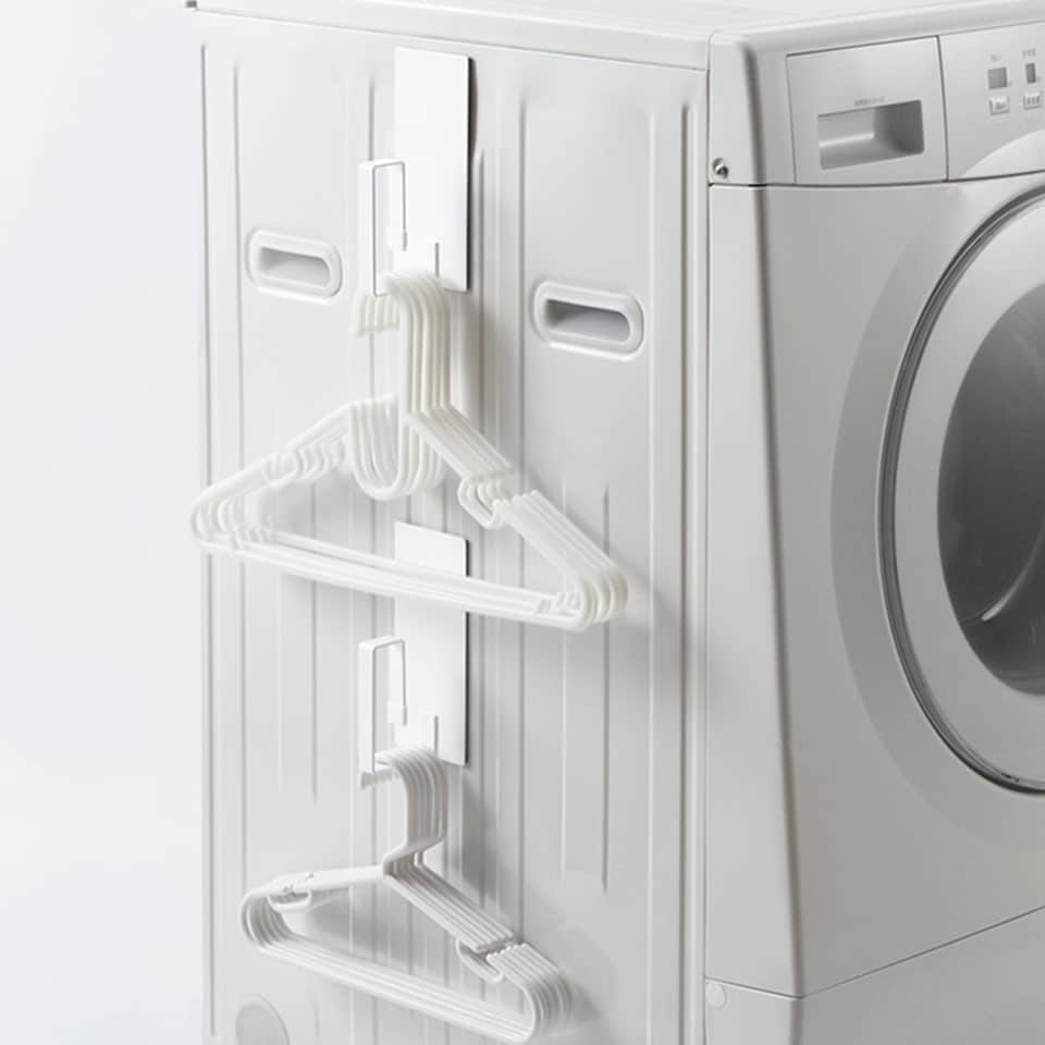 yamazaki_japanさんのインスタグラム写真 - (yamazaki_japanInstagram)「毎日の家事を快適に！洗濯ネットを引っ掛けて洗濯物をその場で分別できる「マグネット洗濯ネットハンガー タワー」のご紹介です。 . 洗濯ネットへ直接洗濯物を入れて、そのまま洗濯機にＩＮできる便利なアイテムです◎ いくつか使えば、サイズや洗濯の種類、白い洗濯物と色物など服を脱ぎながらその場で分別することが出来ます。 . 洗濯ネットだけでなく、ハンガーなども収納可能。  忙しい毎日だからこそ少しでも家事効率の上がるアイテムはいかがですか？ . ■SIZE　約W7×D6×H16cm(1つあたり)　■耐荷重 約3kg . --------------------------------- 山崎実業のコラムサイト「Simple Life Lab.」も運営中◎ 暮らしのアイデアや、漫画ヤマクマちゃんなど様々なコンテンツが掲載されています。 是非ご覧ください。 https://www.yamajitsu.co.jp/lab/ --------------------------------- . #home#tower#家事#洗濯#家事効率#スタイリッシュ#マグネット収納#ランドリー#洗濯ネット#ランドリー収納#洗濯機#暮らし#丁寧な暮らし#シンプルライフ#おうち#北欧雑貨#北欧インテリア#収納#シンプル#モダン#便利#おしゃれ #雑貨 #yamazaki #山崎実業」9月19日 12時00分 - yamazaki.home.channel