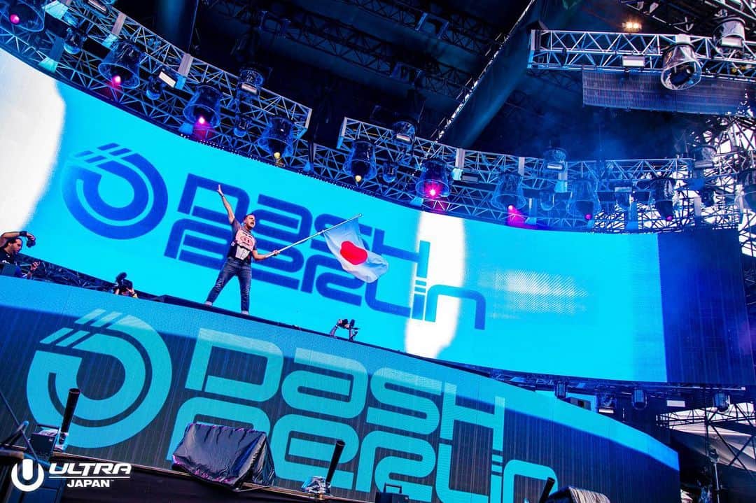 Ultra Japanさんのインスタグラム写真 - (Ultra JapanInstagram)「Dash Berlin has made a return to Ultra Japan 2019 DAY2 with his amazing set!! . Watch his epic set on @umftv and feel the blast again!! >> @dashberlin Link in profile . . 再始動後、日本初披露となる渾身のセットでULTRA JAPAN 2019 DAY2のメインステージを揺らしたDash Berlin🔥 . UMF TVでの配信アーカイブが早くも公開!!📺💥 . ULTRAロスの人が続出するこの1週間、今すぐチェックしてみんなで一緒に乗りきろう!!🙌 >> @dashberlin プロフィールリンクへ . . #UltraJapan #DashBerlin」9月19日 12時03分 - ultrajapan